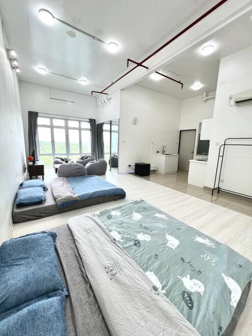 A1501 Manhattan Austin 3queen Bed Netflix By * Johor Bahru
